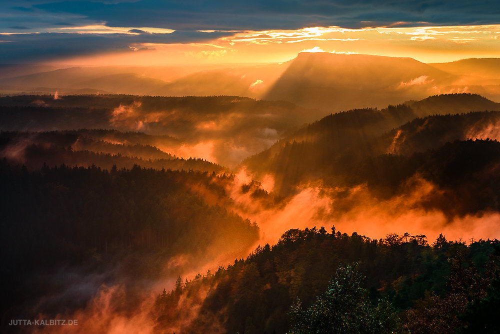 Brennende Nebel - Blick in die Sächsische Schweiz